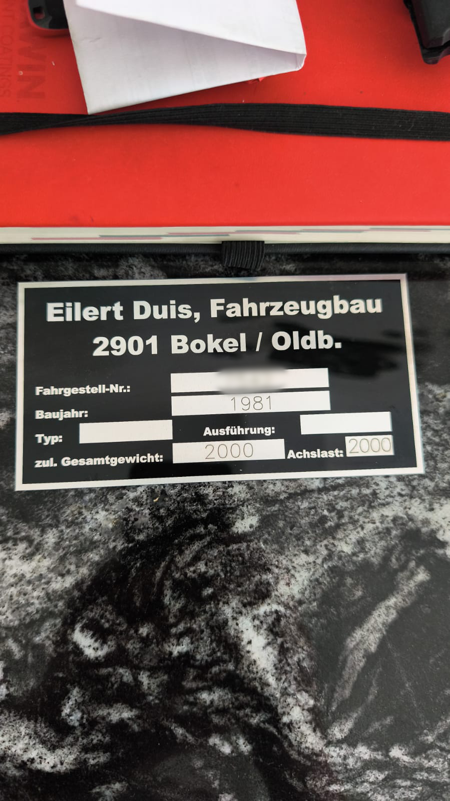 Odtworzona tabliczka znamionowa przyczepy Eilert Duis Fahrzeugbau po regeneracji – aluminium anodowane, grawer laserowy, jak nowa